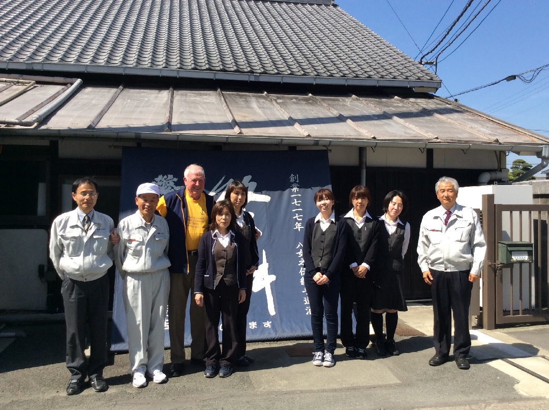 NASA原宇航员前往日本八女市参观酿酒