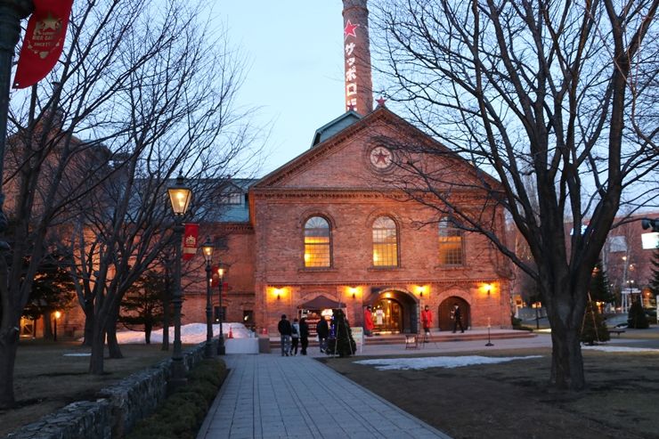 去北海道不可错过的鲜啤与烤羊肉：札幌啤酒园