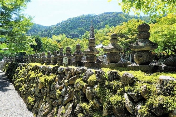 佛塔八千，京都奥嵯峨野“化野念佛寺”