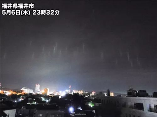 50多枚不明光柱入侵日本夜空，岛国网友玩嗨了