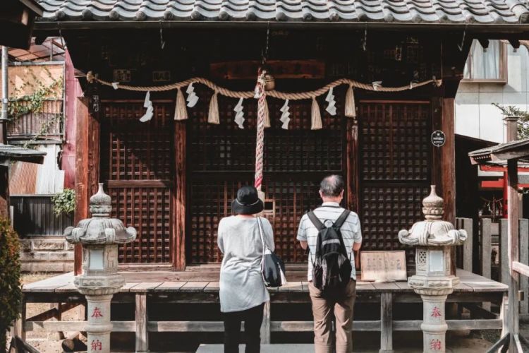 日本神社常见的这些木桶里装了啥，能喝吗？