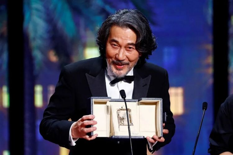 第134期:日本首相儿子被炒鱿鱼;小室圭真子夫妇5月最新街拍|百通板 第134期:日本首相儿子被炒鱿鱼;小室圭真子夫妇5月最新街拍|百通板