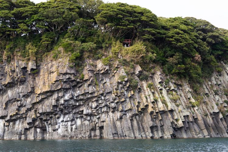 日本最著名的悬崖！ 福井“东寻坊”：由汹涌的波浪和柱状节理形成的奇岩景观