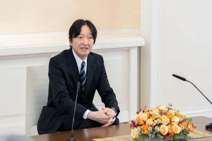 日本天皇到底是不是人? 日本天皇到底是不是人?