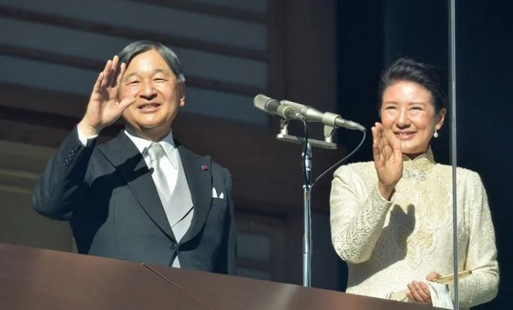 日本天皇到底是不是人? 日本天皇到底是不是人?