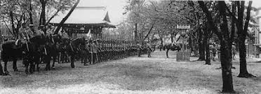 日本天皇到底是不是人? 日本天皇到底是不是人?