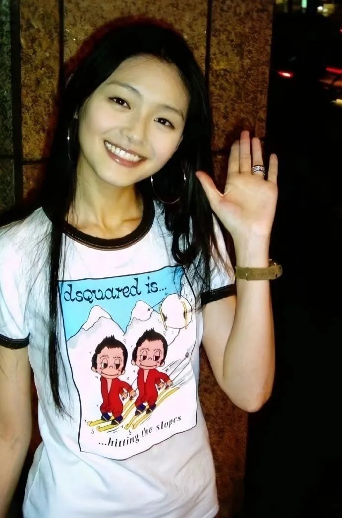 第222期:日本外相宿舍遭陌生女子闯入;又一知名偶像将退团闪婚?日本乒坛名将赌博被捕;大S不幸在日离世 | 百通板 第222期:日本外相宿舍遭陌生女子闯入;又一知名偶像将退团闪婚?日本乒坛名将赌博被捕;大S不幸在日离世 | 百通板