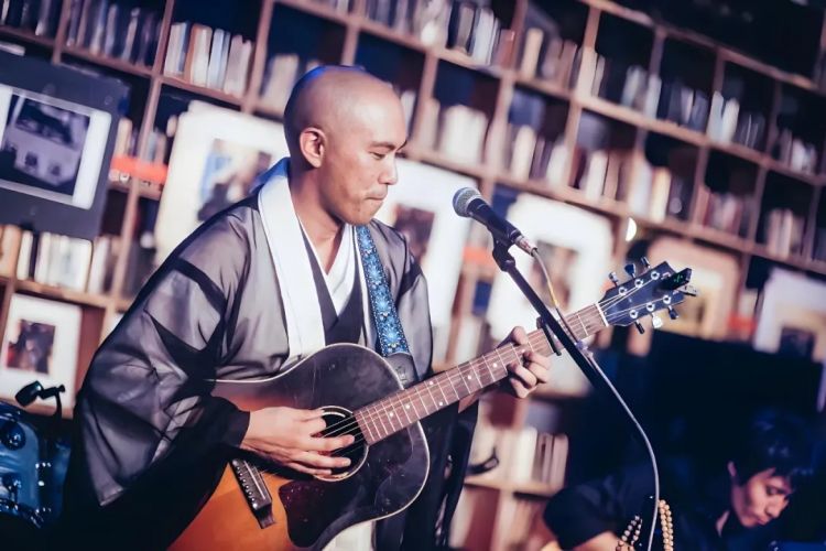 日本最帅和尚官宣“出道”!白天念经、晚上开演唱会,迷倒3000万人:恨不得明天就剃度 日本最帅和尚官宣“出道”!白天念经、晚上开演唱会,迷倒3000万人:恨不得明天就剃度