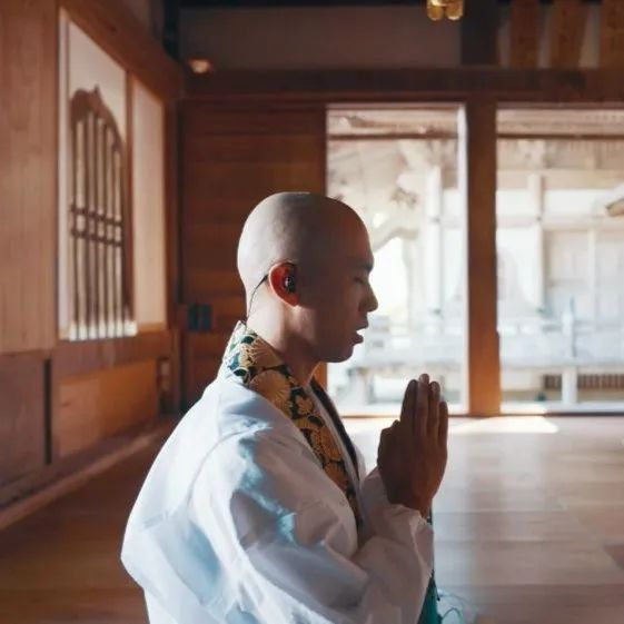 日本最帅和尚官宣“出道”!白天念经、晚上开演唱会,迷倒3000万人:恨不得明天就剃度 日本最帅和尚官宣“出道”!白天念经、晚上开演唱会,迷倒3000万人:恨不得明天就剃度