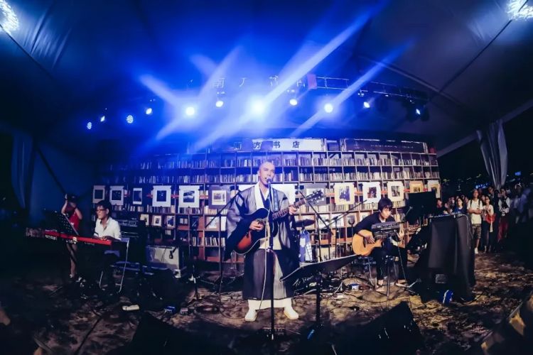 日本最帅和尚官宣“出道”!白天念经、晚上开演唱会,迷倒3000万人:恨不得明天就剃度 日本最帅和尚官宣“出道”!白天念经、晚上开演唱会,迷倒3000万人:恨不得明天就剃度