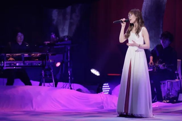 低调又神秘的她,唱出了大红神曲 低调又神秘的她,唱出了大红神曲