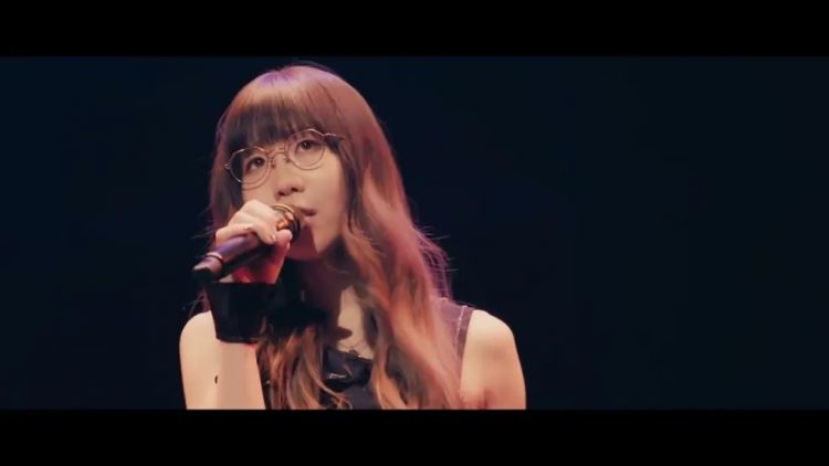 低调又神秘的她,唱出了大红神曲 低调又神秘的她,唱出了大红神曲