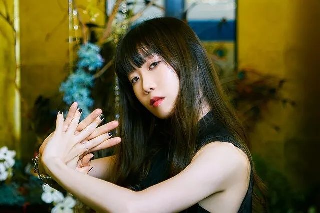 低调又神秘的她,唱出了大红神曲 低调又神秘的她,唱出了大红神曲