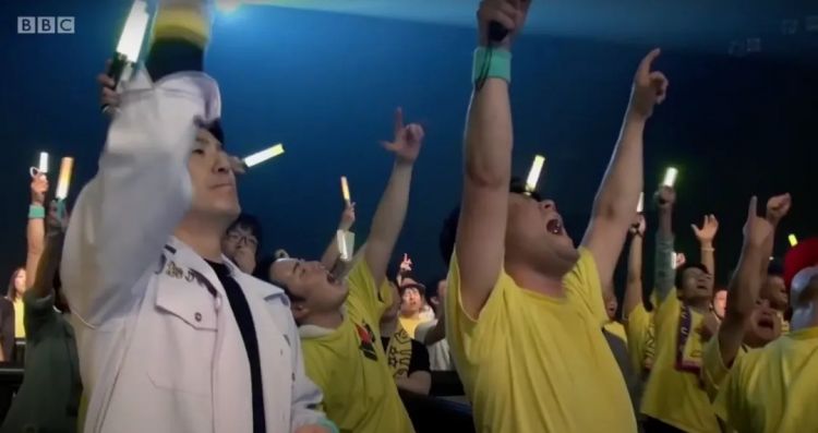 票价不到100块,不追内娱的年轻人沉迷地下偶像 票价不到100块,不追内娱的年轻人沉迷地下偶像