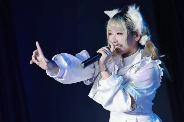 票价不到100块,不追内娱的年轻人沉迷地下偶像 票价不到100块,不追内娱的年轻人沉迷地下偶像