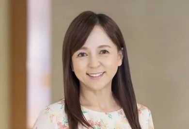 风靡日本的女偶像…在45岁考大学、60岁当教授!天生反骨的她靠一只狗彻底改变人生 风靡日本的女偶像…在45岁考大学、60岁当教授!天生反骨的她靠一只狗彻底改变人生