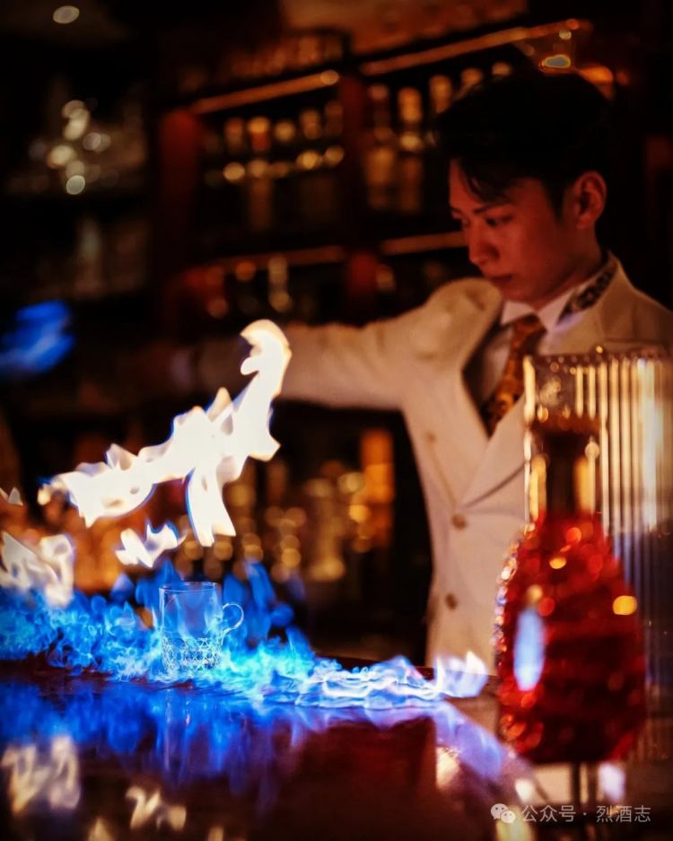 他为什么会成为全世界最红的调酒师? 他为什么会成为全世界最红的调酒师?