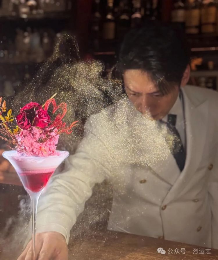他为什么会成为全世界最红的调酒师? 他为什么会成为全世界最红的调酒师?
