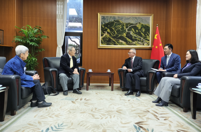 杨庆东总领事会见九州日中和平友好会会长鹿毛隆郎 杨庆东总领事会见九州日中和平友好会会长鹿毛隆郎
