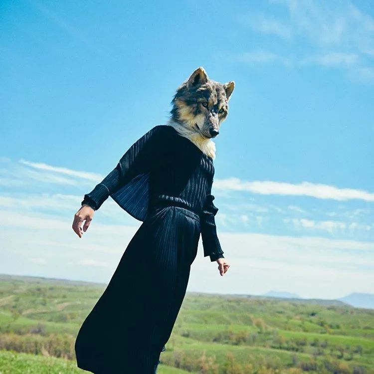 日本一艺术家制作逼真动物头套,网友:他们真的不当人了 日本一艺术家制作逼真动物头套,网友:他们真的不当人了