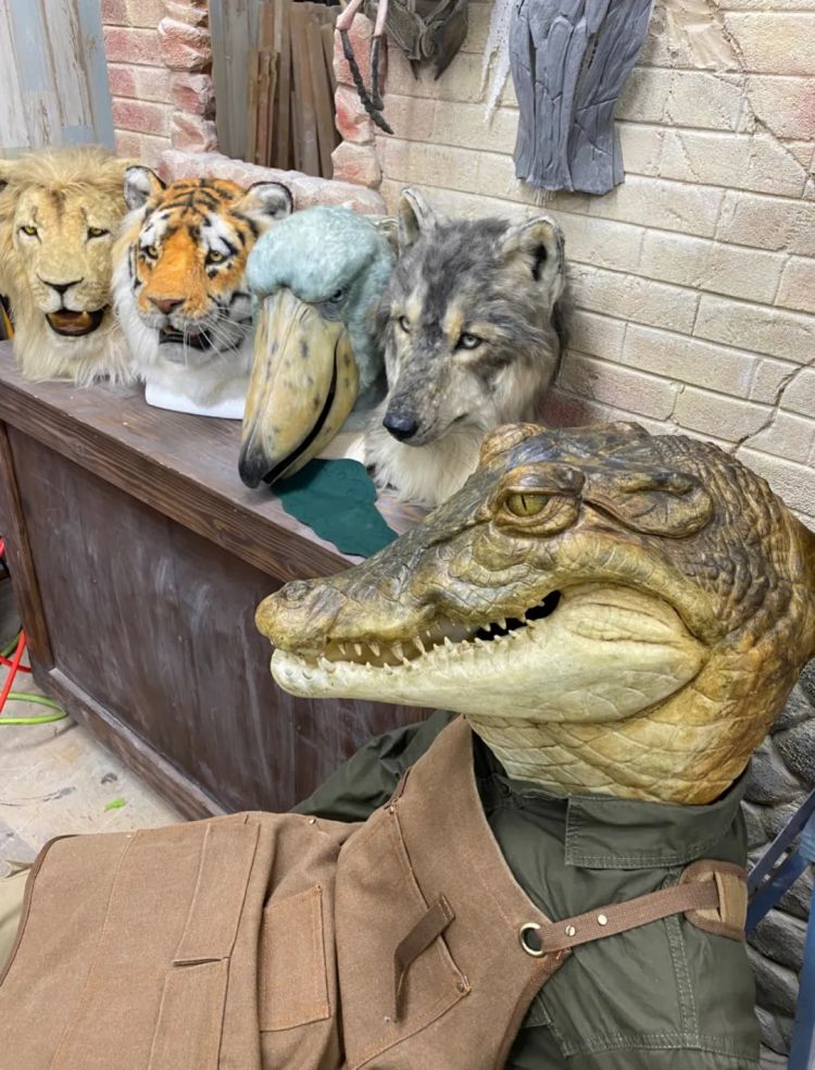 日本一艺术家制作逼真动物头套,网友:他们真的不当人了 日本一艺术家制作逼真动物头套,网友:他们真的不当人了