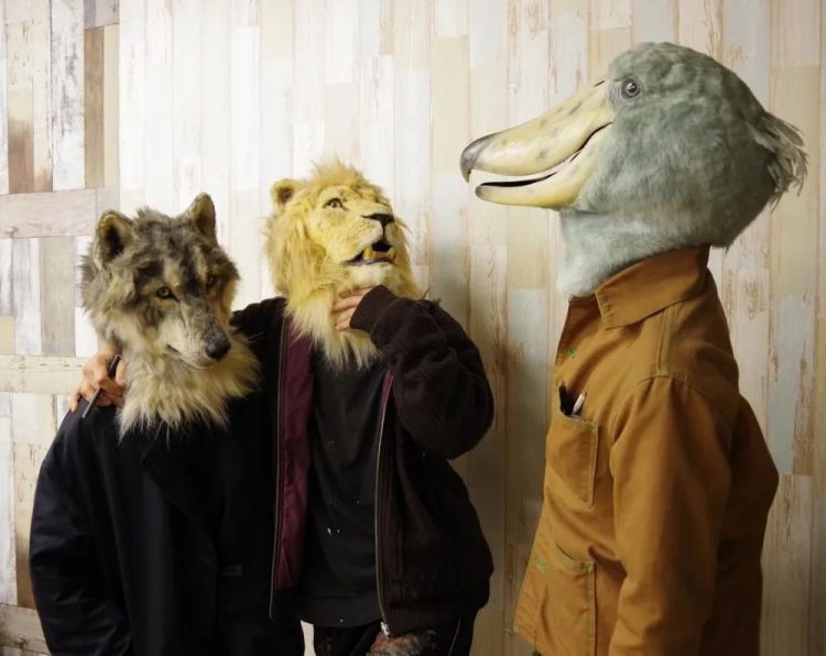 日本一艺术家制作逼真动物头套,网友:他们真的不当人了 日本一艺术家制作逼真动物头套,网友:他们真的不当人了