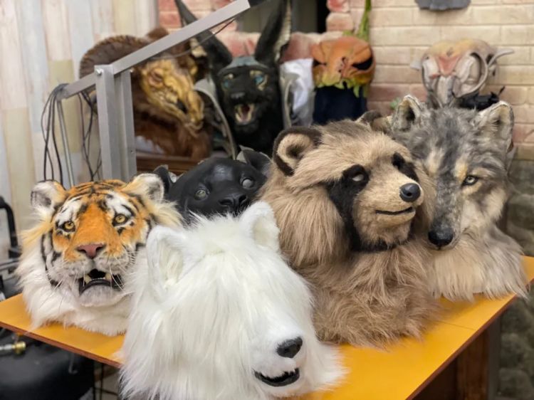 日本一艺术家制作逼真动物头套,网友:他们真的不当人了 日本一艺术家制作逼真动物头套,网友:他们真的不当人了