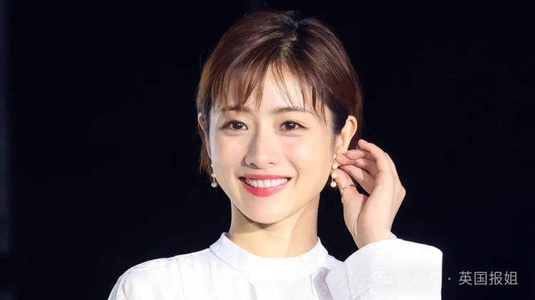 日本国民女神挺二胎孕肚亮相!与亿万身价帅哥结婚生娃不误搞事业拿影后,网友:日本女星都该学学! 日本国民女神挺二胎孕肚亮相!与亿万身价帅哥结婚生娃不误搞事业拿影后,网友:日本女星都该学学!