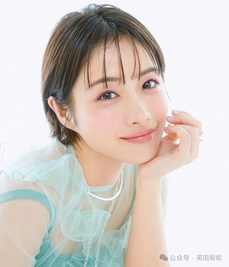 日本国民女神挺二胎孕肚亮相!与亿万身价帅哥结婚生娃不误搞事业拿影后,网友:日本女星都该学学! 日本国民女神挺二胎孕肚亮相!与亿万身价帅哥结婚生娃不误搞事业拿影后,网友:日本女星都该学学!