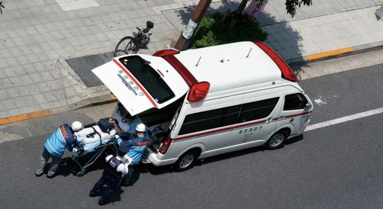 倒在AED面前的她们——日本人为何“不救女人”? 倒在AED面前的她们——日本人为何“不救女人”?