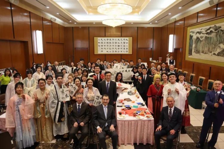 驻日本大使吴江浩出席“驻日本大使馆青年外交官与上智大学学生交流会” 驻日本大使吴江浩出席“驻日本大使馆青年外交官与上智大学学生交流会”