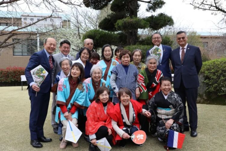 驻长崎总领事陈泳出席总领馆举办的纪念建馆40周年赏樱会暨总领事到任招待会 驻长崎总领事陈泳出席总领馆举办的纪念建馆40周年赏樱会暨总领事到任招待会