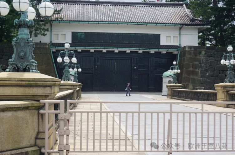 这王宫,也“朴实无华”得过头了吧? 这王宫,也“朴实无华”得过头了吧?