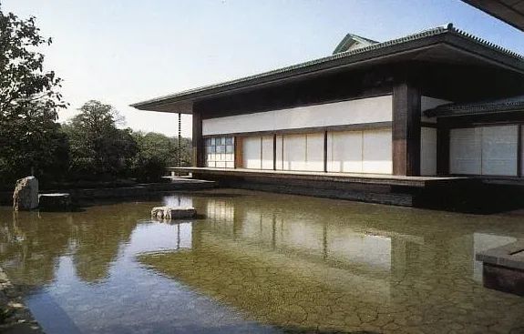 这王宫,也“朴实无华”得过头了吧? 这王宫,也“朴实无华”得过头了吧?