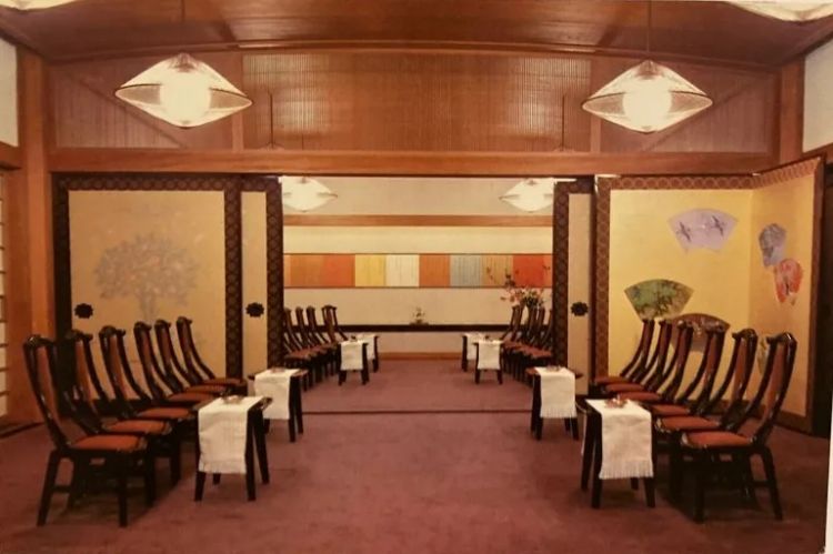 这王宫,也“朴实无华”得过头了吧? 这王宫,也“朴实无华”得过头了吧?