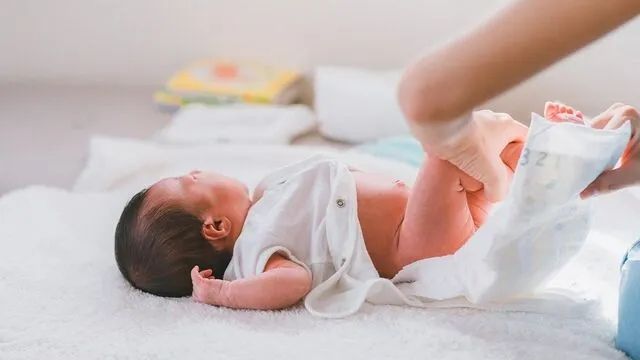 生而贫穷:被纸尿裤和奶粉压垮的日本人 生而贫穷:被纸尿裤和奶粉压垮的日本人