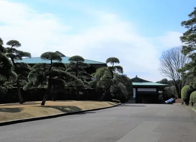 这王宫,也“朴实无华”得过头了吧? 这王宫,也“朴实无华”得过头了吧?