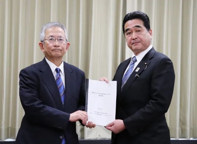 第230期:搞笑艺人节目公然骚扰知名女星?月曜翻车!承认恶剪中国女性采访;美国25%关税重创日系车企? | 百通板 第230期:搞笑艺人节目公然骚扰知名女星?月曜翻车!承认恶剪中国女性采访;美国25%关税重创日系车企? | 百通板