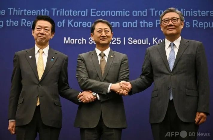 第230期:搞笑艺人节目公然骚扰知名女星?月曜翻车!承认恶剪中国女性采访;美国25%关税重创日系车企? | 百通板 第230期:搞笑艺人节目公然骚扰知名女星?月曜翻车!承认恶剪中国女性采访;美国25%关税重创日系车企? | 百通板