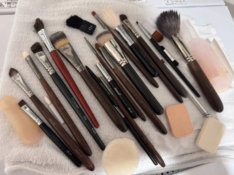 骗过痴汉,戏耍牛郎——51岁日本大叔的奇幻女装网红之路 骗过痴汉,戏耍牛郎——51岁日本大叔的奇幻女装网红之路