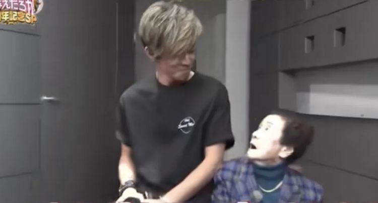 木村拓哉超绝宠粉,把101岁奶奶甜成少女:比遇到老公还开心 木村拓哉超绝宠粉,把101岁奶奶甜成少女:比遇到老公还开心