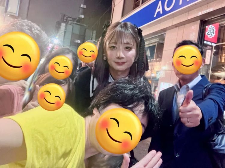 骗过痴汉,戏耍牛郎——51岁日本大叔的奇幻女装网红之路 骗过痴汉,戏耍牛郎——51岁日本大叔的奇幻女装网红之路