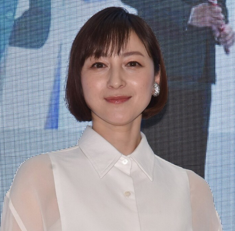 广末凉子因追尾事故致医护人员受伤被捕 事务所致歉并宣布暂停活动 广末凉子因追尾事故致医护人员受伤被捕 事务所致歉并宣布暂停活动