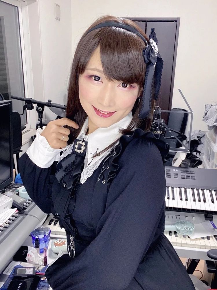 骗过痴汉,戏耍牛郎——51岁日本大叔的奇幻女装网红之路 骗过痴汉,戏耍牛郎——51岁日本大叔的奇幻女装网红之路