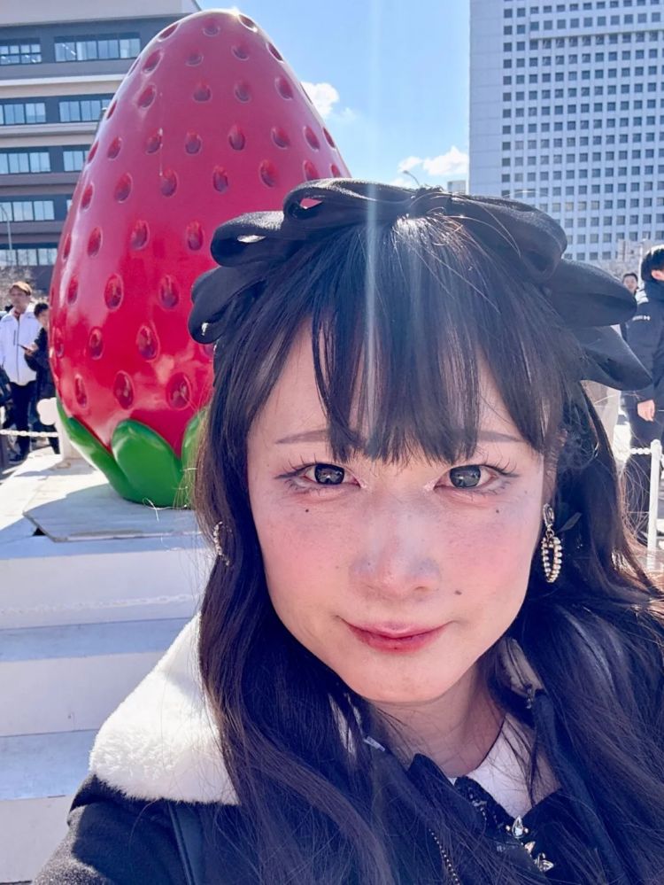 骗过痴汉,戏耍牛郎——51岁日本大叔的奇幻女装网红之路 骗过痴汉,戏耍牛郎——51岁日本大叔的奇幻女装网红之路