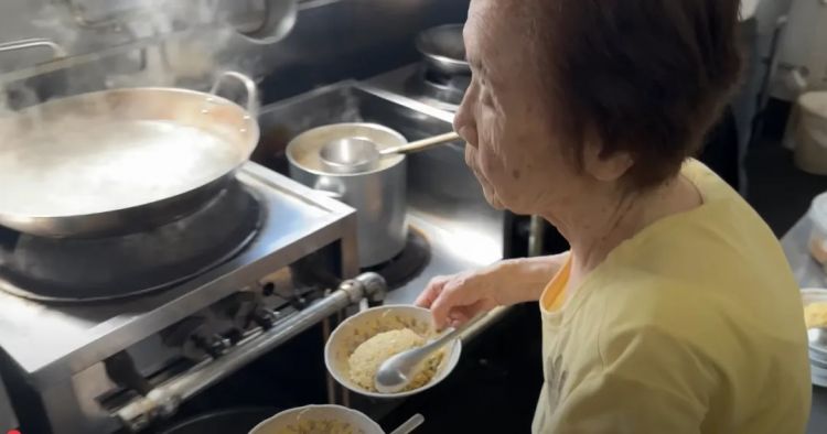 木村拓哉超绝宠粉,把101岁奶奶甜成少女:比遇到老公还开心 木村拓哉超绝宠粉,把101岁奶奶甜成少女:比遇到老公还开心