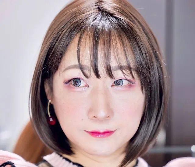 骗过痴汉,戏耍牛郎——51岁日本大叔的奇幻女装网红之路 骗过痴汉,戏耍牛郎——51岁日本大叔的奇幻女装网红之路