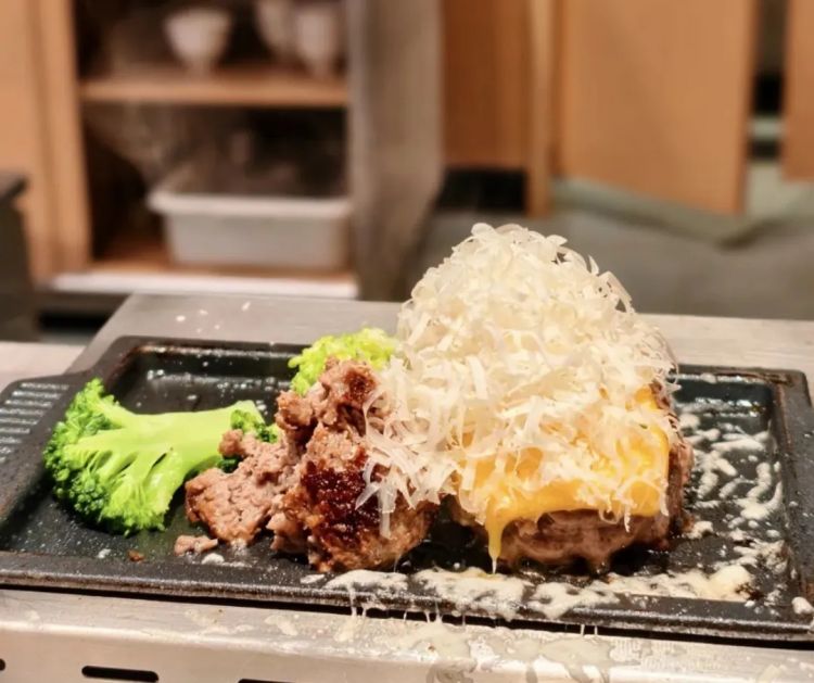 “汉堡肉饼配大米饭一碗88”,这个「日式白人饭」把麦当劳穷鬼套餐卖成打工人顶配一人食? “汉堡肉饼配大米饭一碗88”,这个「日式白人饭」把麦当劳穷鬼套餐卖成打工人顶配一人食?