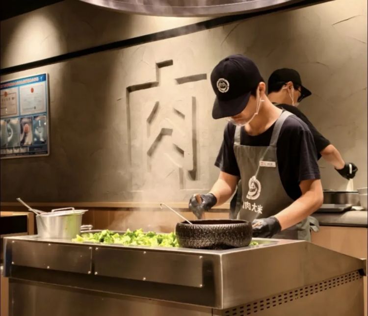 “汉堡肉饼配大米饭一碗88”,这个「日式白人饭」把麦当劳穷鬼套餐卖成打工人顶配一人食? “汉堡肉饼配大米饭一碗88”,这个「日式白人饭」把麦当劳穷鬼套餐卖成打工人顶配一人食?