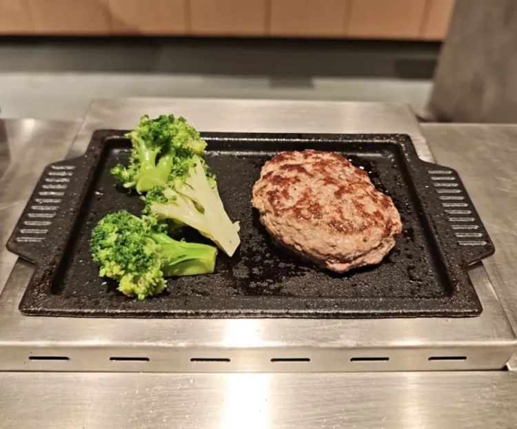 “汉堡肉饼配大米饭一碗88”,这个「日式白人饭」把麦当劳穷鬼套餐卖成打工人顶配一人食? “汉堡肉饼配大米饭一碗88”,这个「日式白人饭」把麦当劳穷鬼套餐卖成打工人顶配一人食?